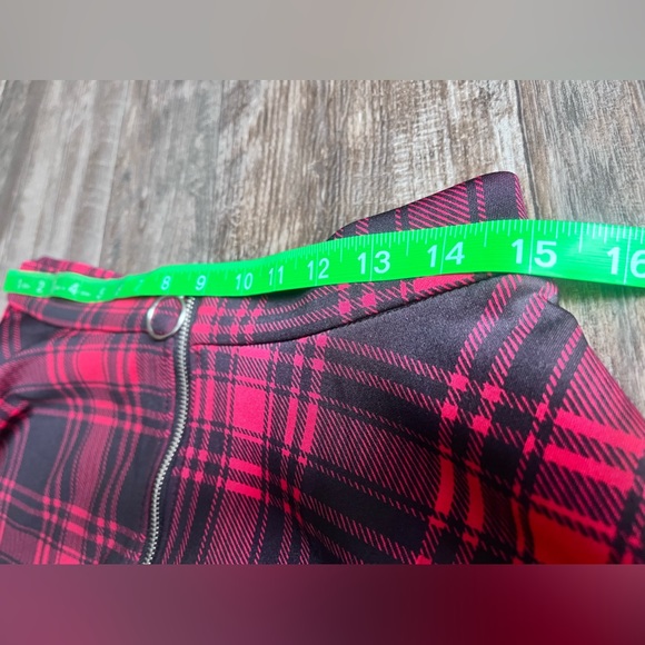 Hot Topic Red black plaid mini skirt w/silver ring zipper emo rock scene girl M - Picture 8 of 8